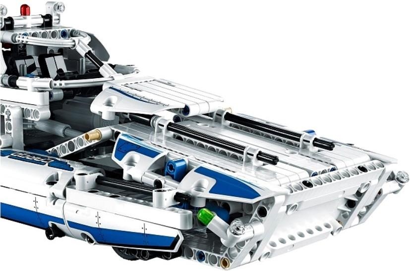 Конструктор LEGO Technic Грузовой самолет 42025 фото 4